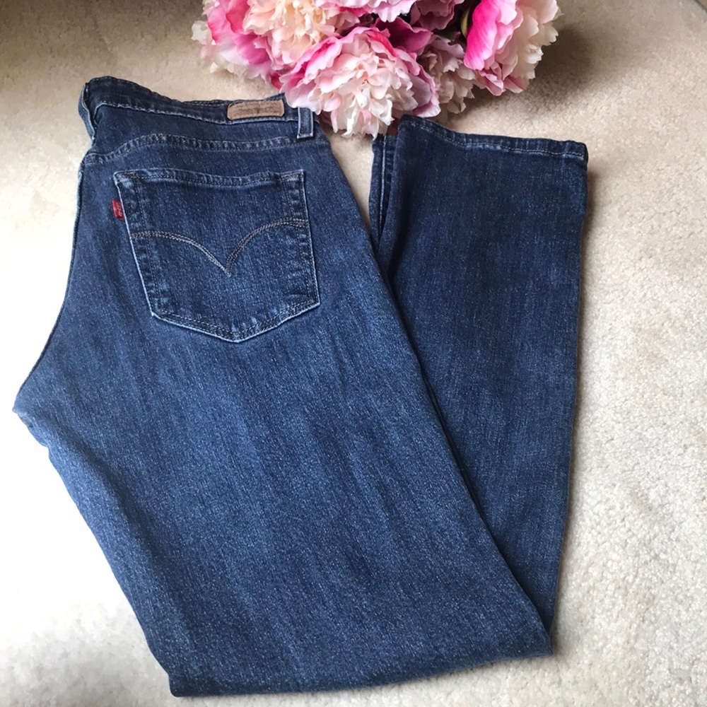 LEVI’S jeans.